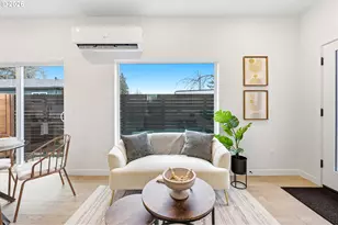 11715 SE Ash St, Portland, OR 97216 - Photo 8