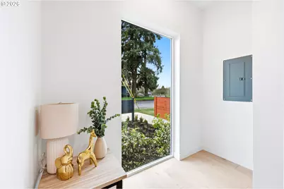 11715 SE Ash St, Portland, OR 97216 - Photo 14