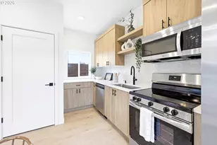 11715 SE Ash St, Portland, OR 97216 - Photo 12