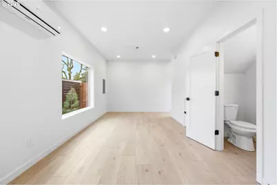 11715 SE Ash St, Portland, OR 97216 - Photo 24