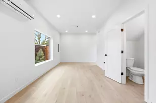 11715 SE Ash St, Portland, OR 97216 - Photo 24