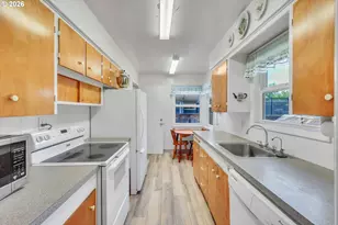 10620 NE Holladay St, Portland, OR 97220 - Photo 16