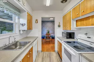 10620 NE Holladay St, Portland, OR 97220 - Photo 18