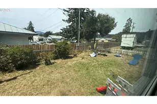 76251 Rainbow St, Oakridge, OR 97463 - Photo 2