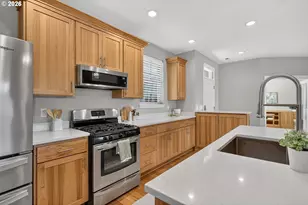 900 Falcon Ct, Hood River, OR 97031 - Photo 18