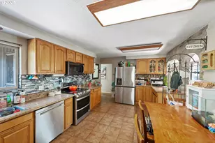 760 O'Connell St, North Bend, OR 97459 - Photo 14