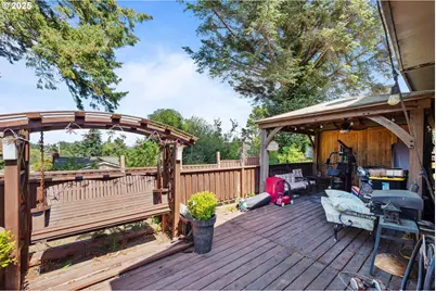 760 Oconnell St, North Bend, OR 97459 - Photo 26