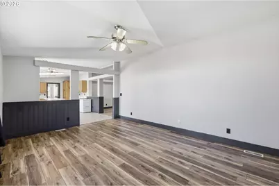 345 N 6th St, Harrisburg, OR 97446 - Photo 10