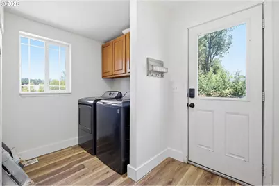 345 N 6th St, Harrisburg, OR 97446 - Photo 34