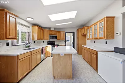 345 N 6th St, Harrisburg, OR 97446 - Photo 16