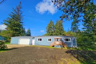 990 E 2nd St, Coquille, OR 97423 - Photo 2