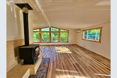 990 E 2nd St, Coquille, OR 97423 - Photo 10