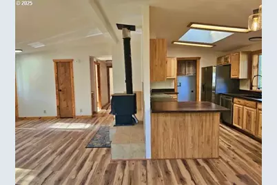 990 E 2nd St, Coquille, OR 97423 - Photo 6