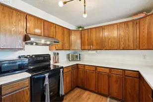 16660 SE Valley View Rd, Milwaukie, OR 97267 - Photo 8