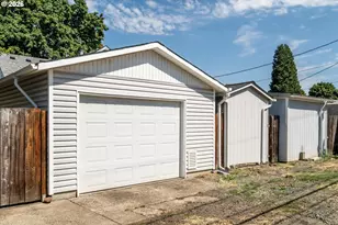 1147 Juniper St, Junction City, OR 97448 - Photo 32