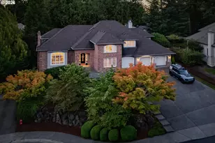 3625 SW 60th Pl, Portland, OR 97221 - Photo 1