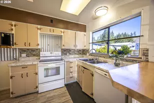 550 N 8th St, Lakeside, OR 97449 - Photo 4