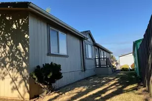 1949 SE Palmquist Rd, Gresham, OR 97080 - Photo 6