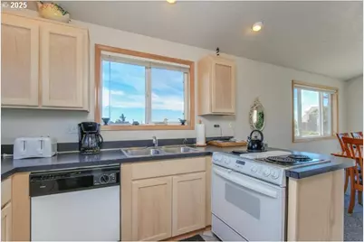 2672 SW Anchor Ave, Lincoln City, OR 97367 - Photo 4