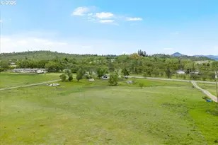 963 Stevens Rd, Eagle Point, OR 97524 - Photo 1