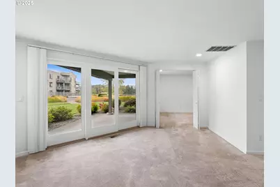 5630 S Riverside Ln #10, Portland, OR 97239 - Photo 8