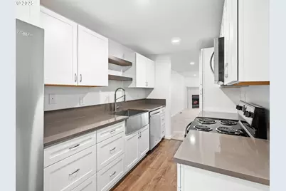 5630 S Riverside Ln #10, Portland, OR 97239 - Photo 10