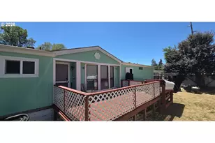 110 Charlene Ln, Tenmile, OR 97481 - Photo 22