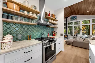 922 SW Spelling Pl, Cascade Locks, OR 97014 - Photo 4