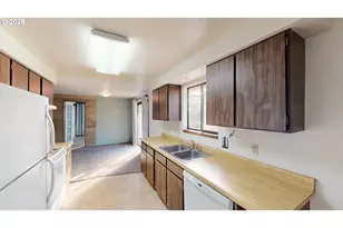 30336 Driftwood Dr, Gold Beach, OR 97444 - Photo 18