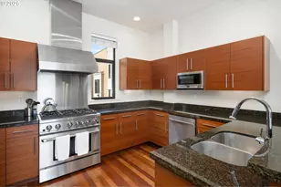 1658 NW Riverscape St, Portland, OR 97209 - Photo 14