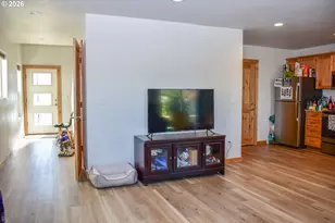 310 E Rapp Rd, Talent, OR 97540 - Photo 2