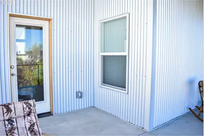 310 E Rapp Rd, Talent, OR 97540 - Photo 16