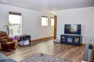 310 E Rapp Rd, Talent, OR 97540 - Photo 28