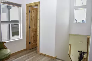 310 E Rapp Rd, Talent, OR 97540 - Photo 8