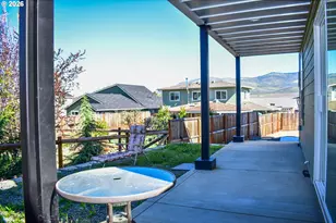 310 E Rapp Rd, Talent, OR 97540 - Photo 6