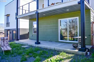 310 E Rapp Rd, Talent, OR 97540 - Photo 32