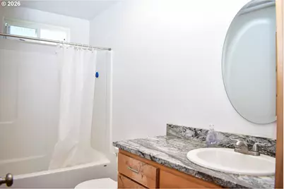 310 E Rapp Rd, Talent, OR 97540 - Photo 12