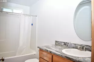 310 E Rapp Rd, Talent, OR 97540 - Photo 12