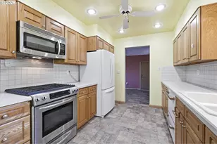 21224 SE Yamhill St, Gresham, OR 97030 - Photo 16