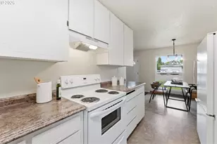 9725 N Exeter Ave, Portland, OR 97203 - Photo 12