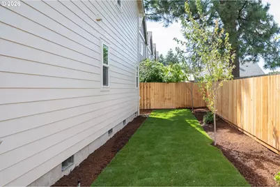 8425 NE Hassalo St, Portland, OR 97220 - Photo 42