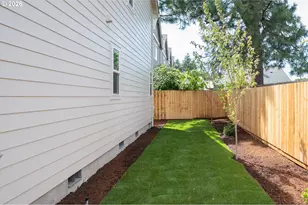 8425 NE Hassalo St, Portland, OR 97220 - Photo 42