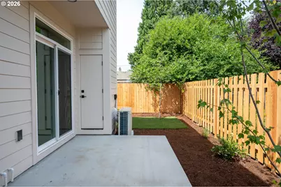 8425 NE Hassalo St, Portland, OR 97220 - Photo 38