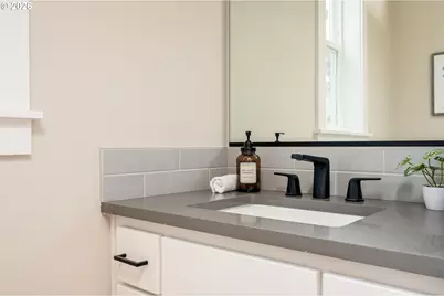 8425 NE Hassalo St, Portland, OR 97220 - Photo 22