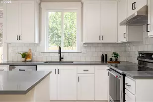 8425 NE Hassalo St, Portland, OR 97220 - Photo 14