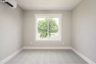 8425 NE Hassalo St, Portland, OR 97220 - Photo 34