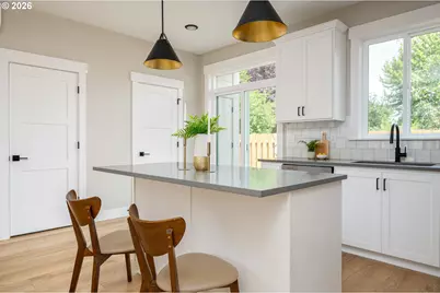 8425 NE Hassalo St, Portland, OR 97220 - Photo 20