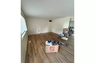 2126 SE 162nd Ave, Portland, OR 97233 - Photo 2