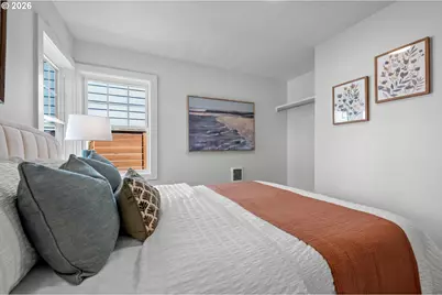 10723 NE Fremont St, Portland, OR 97220 - Photo 22