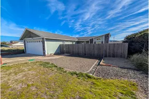 609 NW Oceania Dr, Waldport, OR 97394 - Photo 2